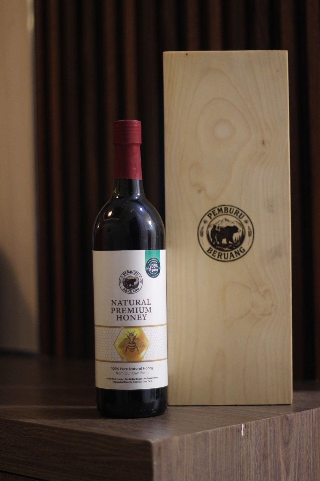 Pemburu Beruang Premium Artisanal Wild Honey 750ml Wax Seal Glass Bottle in Box